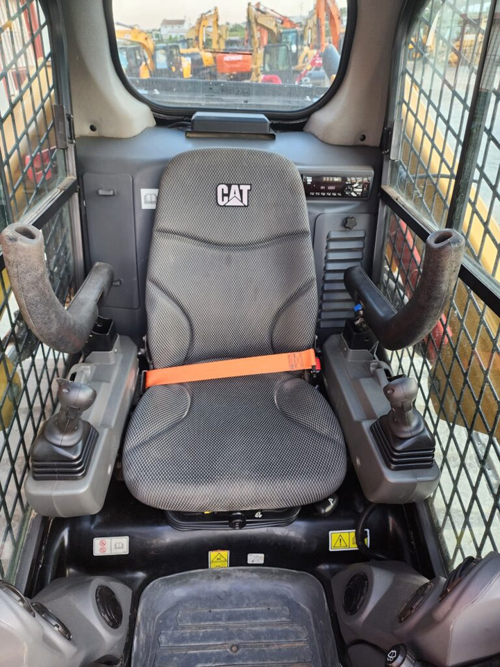 Skid steer loader CAT 279D3 ALTO CAUDAL: picture 6