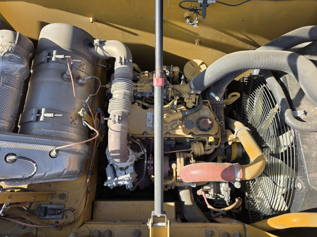 Crawler excavator CAT 323FL: picture 6