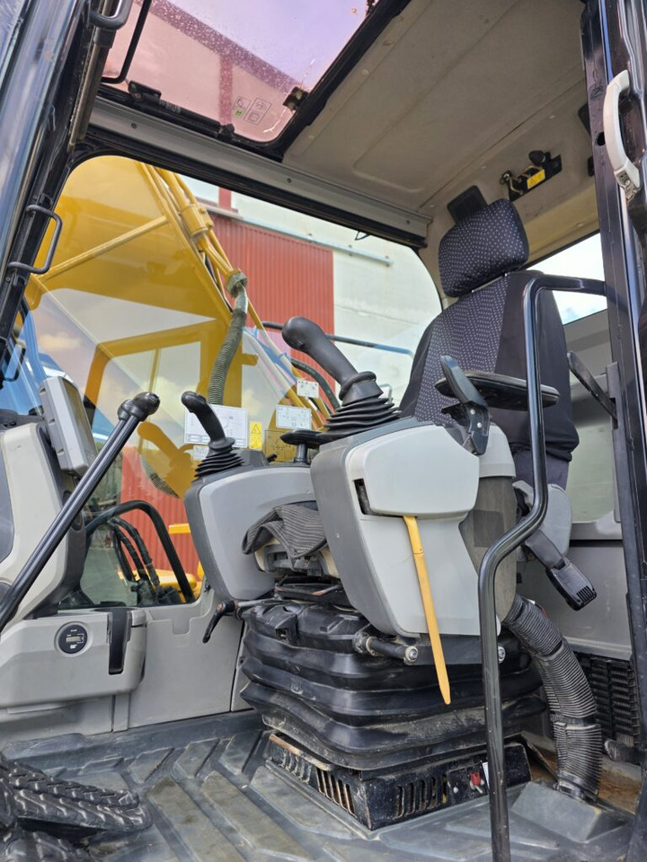Crawler excavator CAT 323FL: picture 7