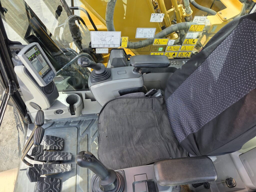 Crawler excavator CAT 323FL: picture 8