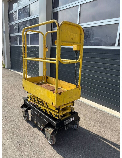 Boss 4,55m Arbeitsbühne Personenlift, BJ 2009 - Scissor lift: picture 2 Boss 4,55m Arbeitsbühne Personenlift, BJ 2009 - Scissor lift: picture 2