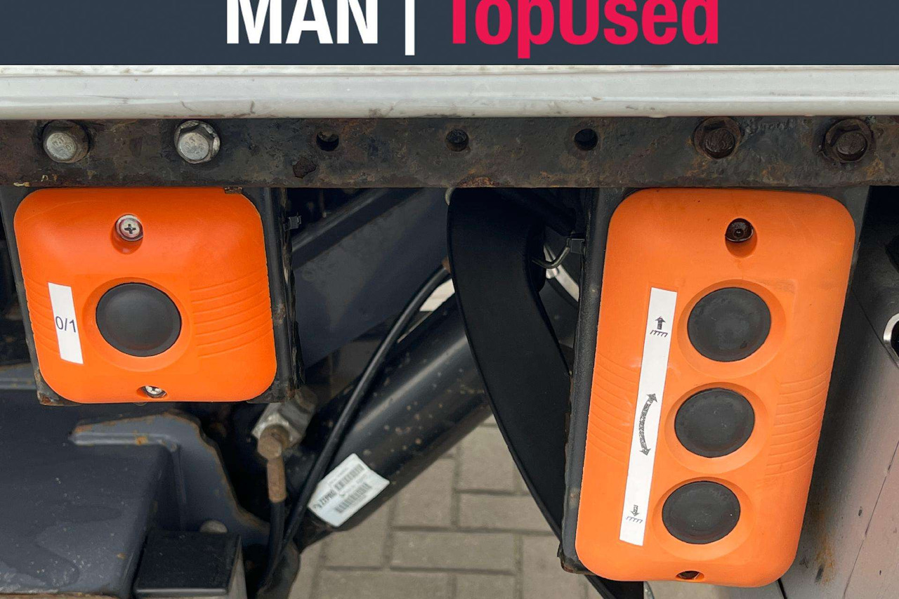 Refrigerator truck MAN 26.420 6x2-4 THERMO KING (8518): picture 14