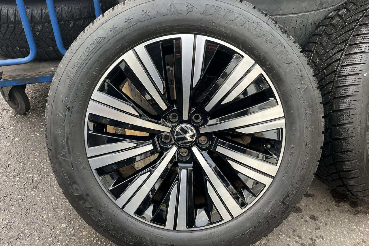 Volkswagen Toureg - Wheel and tire package for Car: picture 1 Volkswagen Toureg - Wheel and tire package for Car: picture 1