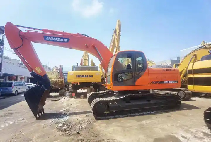 22tons Used Excavator Doosan DX225 In Good Condition Used Original doosan 225 excavator - Crawler excavator: picture 3 22tons Used Excavator Doosan DX225 In Good Condition Used Original doosan 225 excavator - Crawler excavator: picture 3