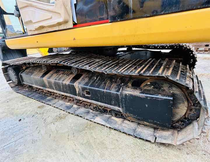 Caterpillar/cat Medium Used Excavator 20t Cat 320b,320c,320d Excavating Equipment With 0.8,1.0,1.2 Cbm Bucket Size In Shanghai - Crawler excavator: picture 4 Caterpillar/cat Medium Used Excavator 20t Cat 320b,320c,320d Excavating Equipment With 0.8,1.0,1.2 Cbm Bucket Size In Shanghai - Crawler excavator: picture 4