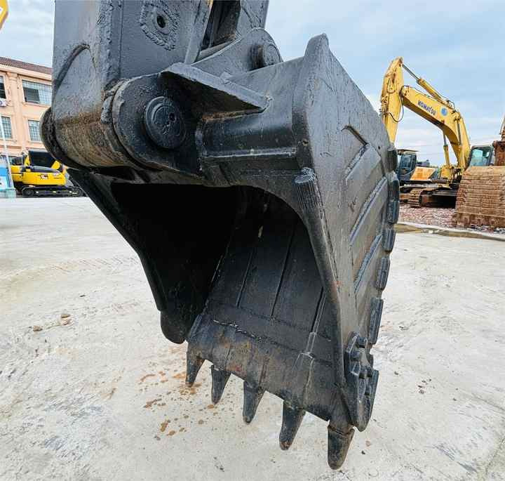 Caterpillar/cat Medium Used Excavator 20t Cat 320b,320c,320d Excavating Equipment With 0.8,1.0,1.2 Cbm Bucket Size In Shanghai - Crawler excavator: picture 3 Caterpillar/cat Medium Used Excavator 20t Cat 320b,320c,320d Excavating Equipment With 0.8,1.0,1.2 Cbm Bucket Size In Shanghai - Crawler excavator: picture 3