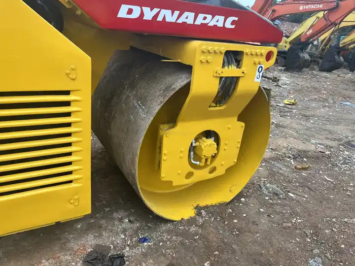 Road roller High Quality Used Industrial Compactor Machine Dynapac Cc 422 Hydraulic Vibrating Road Roller  For Sale With High Quality: picture 6 Road roller High Quality Used Industrial Compactor Machine Dynapac Cc 422 Hydraulic Vibrating Road Roller  For Sale With High Quality: picture 6
