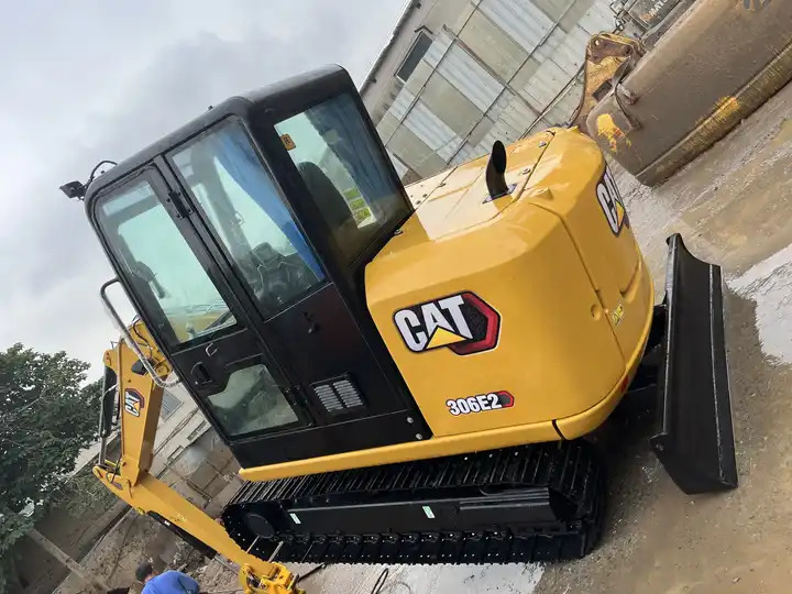 Japan CAT 306E 306E2 306D 305.5 307 308 excavator 95% new retro CAT 305.5 5.5tons with mini excavator bucket - Crawler excavator: picture 5 Japan CAT 306E 306E2 306D 305.5 307 308 excavator 95% new retro CAT 305.5 5.5tons with mini excavator bucket - Crawler excavator: picture 5