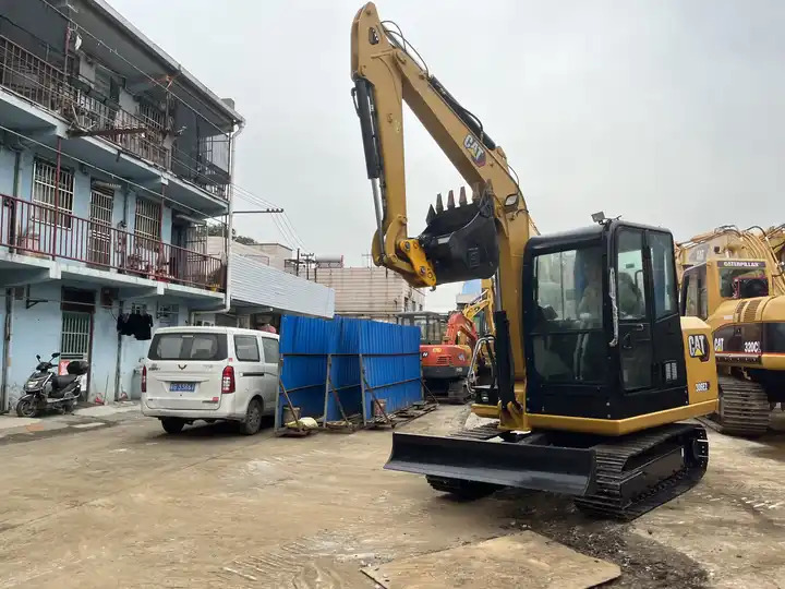 Japan CAT 306E 306E2 306D 305.5 307 308 excavator 95% new retro CAT 305.5 5.5tons with mini excavator bucket - Crawler excavator: picture 3 Japan CAT 306E 306E2 306D 305.5 307 308 excavator 95% new retro CAT 305.5 5.5tons with mini excavator bucket - Crawler excavator: picture 3