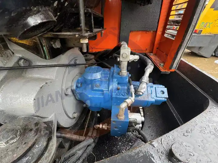 Mini 5ton Used Excavator Doosan DH55 with nice condition Korea low working hour multifunction crawler excavator Doosan DH55 - Excavator: picture 5 Mini 5ton Used Excavator Doosan DH55 with nice condition Korea low working hour multifunction crawler excavator Doosan DH55 - Excavator: picture 5