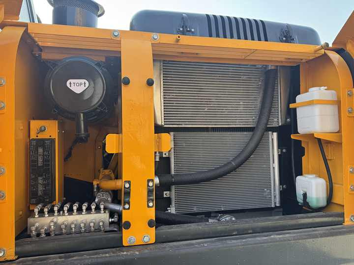 Original Used Korea 22ton Hyundai 220lc-9s Excavator for Sale in Good Condition and Low Working Time - Crawler excavator: picture 5 Original Used Korea 22ton Hyundai 220lc-9s Excavator for Sale in Good Condition and Low Working Time - Crawler excavator: picture 5