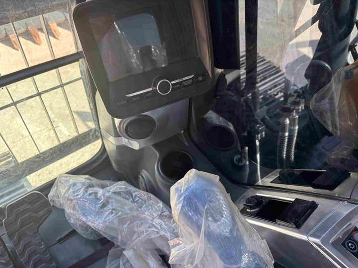 Original Used Made in Korea 22ton Hyundai 220lc-9s 225lc-9t Excavator for Sale in Good Condition and Low Working Time - Excavator: picture 4 Original Used Made in Korea 22ton Hyundai 220lc-9s 225lc-9t Excavator for Sale in Good Condition and Low Working Time - Excavator: picture 4