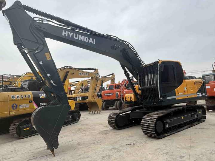 Original Used Made in Korea 22ton Hyundai 220lc-9s 225lc-9t Excavator for Sale in Good Condition and Low Working Time - Excavator: picture 2 Original Used Made in Korea 22ton Hyundai 220lc-9s 225lc-9t Excavator for Sale in Good Condition and Low Working Time - Excavator: picture 2