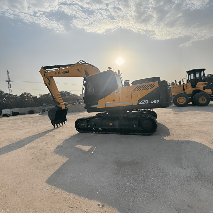 Perfect Condition usada excavadora 22ton Hyundai 220LC Hyundai Excavator Used 220LC-9S excavator For Construction For Sale - Crawler excavator: picture 2 Perfect Condition usada excavadora 22ton Hyundai 220LC Hyundai Excavator Used 220LC-9S excavator For Construction For Sale - Crawler excavator: picture 2
