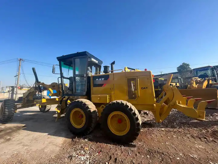 Second hand Caterpillar motor Grader CAT 140K for sale, used CAT 140G 140H 140K in good condition - Grader: picture 5 Second hand Caterpillar motor Grader CAT 140K for sale, used CAT 140G 140H 140K in good condition - Grader: picture 5
