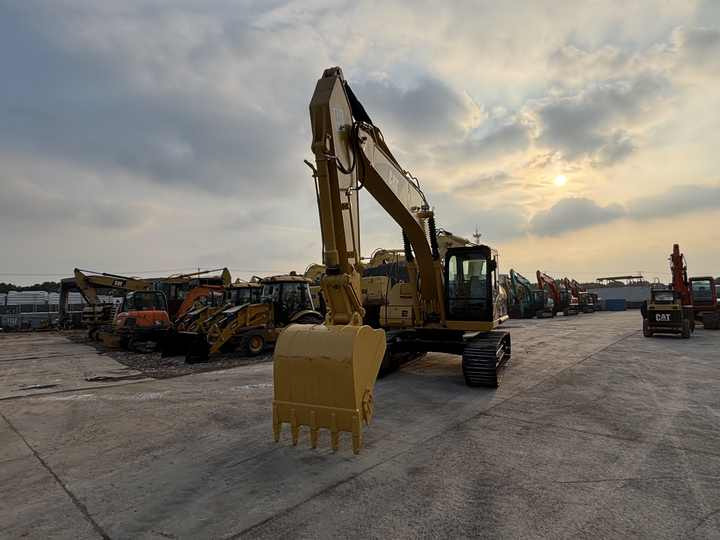 Selling Original Japanese Second-hand Cat 320C Excavator 20 Tons Caterpillar 320CL Excavator at Low Price - Crawler excavator: picture 5 Selling Original Japanese Second-hand Cat 320C Excavator 20 Tons Caterpillar 320CL Excavator at Low Price - Crawler excavator: picture 5