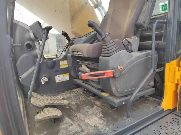 Used 38ton Heavy Duty Digger Machine Hyundai R385LC-9t R520 220LC-9s Grab Crawler Hydraulic Excavator - Excavator: picture 4 Used 38ton Heavy Duty Digger Machine Hyundai R385LC-9t R520 220LC-9s Grab Crawler Hydraulic Excavator - Excavator: picture 4