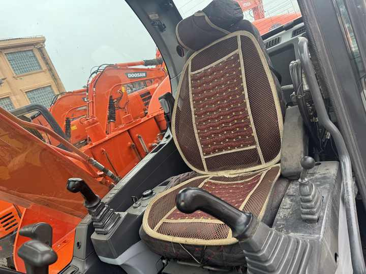 Used Excavator Doosan Dx75-9C Excavators Earth-moving Machinery Doosan Dx60 Dx80 Dx75-9c Dx225 Dh55 Dx60-9c for Sale - Crawler excavator: picture 2 Used Excavator Doosan Dx75-9C Excavators Earth-moving Machinery Doosan Dx60 Dx80 Dx75-9c Dx225 Dh55 Dx60-9c for Sale - Crawler excavator: picture 2