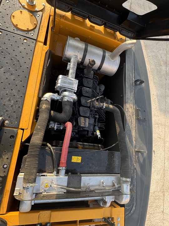 Used HYUNDAI ROBEX 220LC-9S Second Hand High Quality Low Price for Sale - Crawler excavator: picture 5 Used HYUNDAI ROBEX 220LC-9S Second Hand High Quality Low Price for Sale - Crawler excavator: picture 5