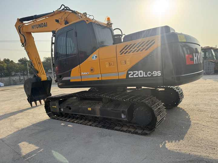 Used HYUNDAI ROBEX 220LC-9S Second Hand High Quality Low Price for Sale - Crawler excavator: picture 3 Used HYUNDAI ROBEX 220LC-9S Second Hand High Quality Low Price for Sale - Crawler excavator: picture 3
