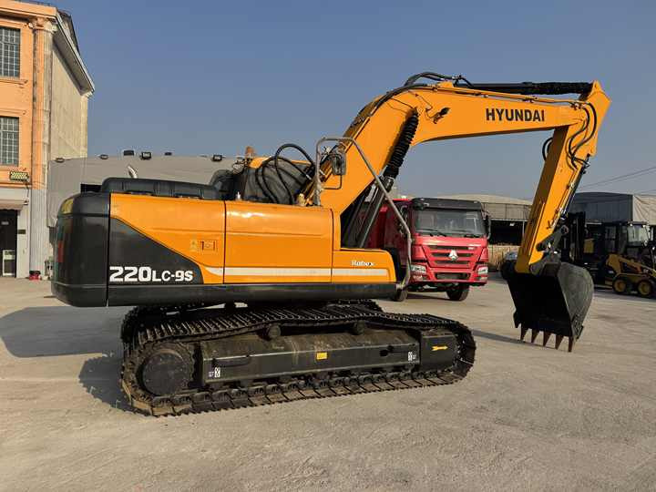 Used HYUNDAI ROBEX 220LC-9S Second Hand High Quality Low Price for Sale - Crawler excavator: picture 2 Used HYUNDAI ROBEX 220LC-9S Second Hand High Quality Low Price for Sale - Crawler excavator: picture 2