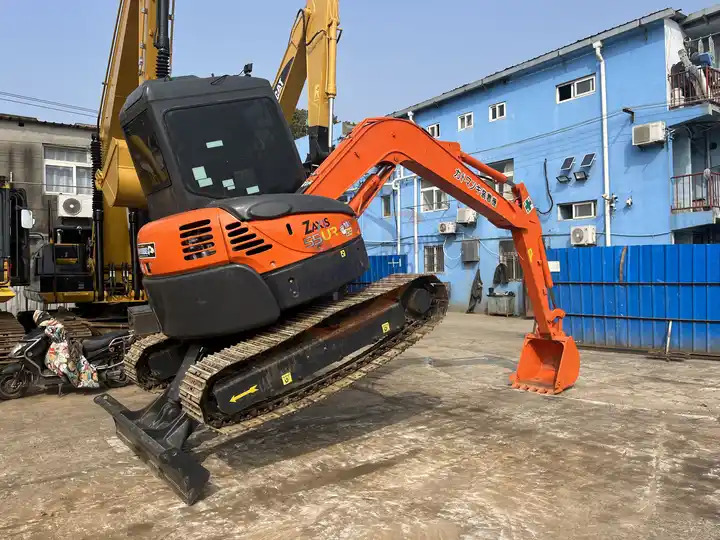 Used Hitachi excavator ZX55UR in good condition for sale - Mini excavator: picture 3 Used Hitachi excavator ZX55UR in good condition for sale - Mini excavator: picture 3