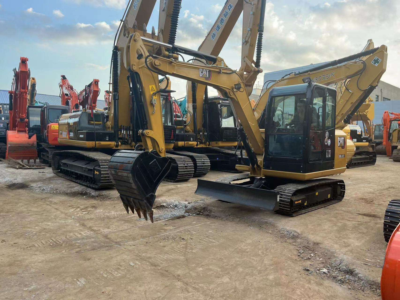 Used construction machine 305.5E2 CAT excavator mini 5 tons excavator in good condition on sale - Crawler excavator: picture 2 Used construction machine 305.5E2 CAT excavator mini 5 tons excavator in good condition on sale - Crawler excavator: picture 2