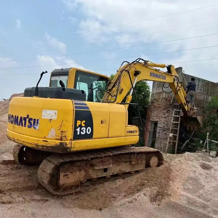 Used komatsu medium excavator PC130-7 /KOMATSU 130-7/ used japanese komatsu excavator 13 ton for sale - Crawler excavator: picture 1 Used komatsu medium excavator PC130-7 /KOMATSU 130-7/ used japanese komatsu excavator 13 ton for sale - Crawler excavator: picture 1