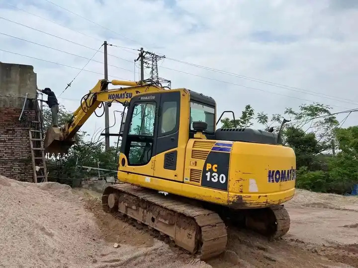 Used komatsu medium excavator PC130-7 /KOMATSU 130-7/ used japanese komatsu excavator 13 ton for sale - Crawler excavator: picture 3 Used komatsu medium excavator PC130-7 /KOMATSU 130-7/ used japanese komatsu excavator 13 ton for sale - Crawler excavator: picture 3