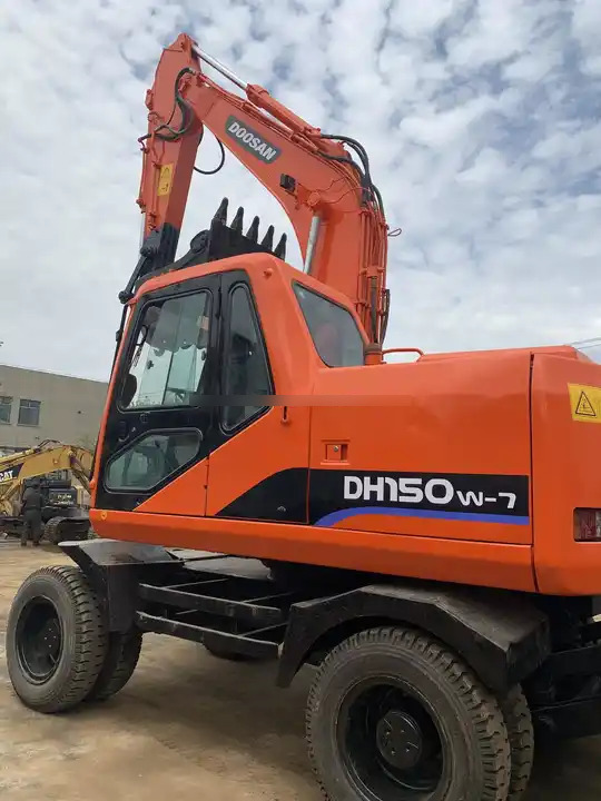 Wheel digging excavator Used DOOSAN150W DH150W DH150W-7 / second-hand KOREA engine DOOSAN DH 150 150W-7 DOOSAN150 - Crawler excavator: picture 4 Wheel digging excavator Used DOOSAN150W DH150W DH150W-7 / second-hand KOREA engine DOOSAN DH 150 150W-7 DOOSAN150 - Crawler excavator: picture 4