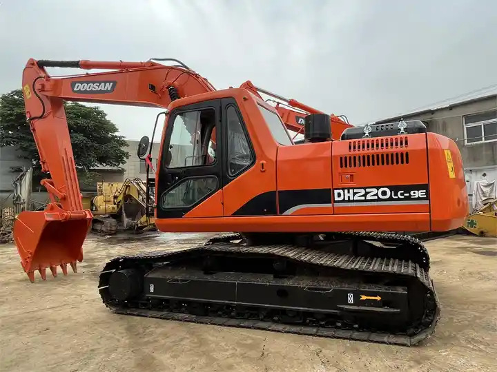 Used original Korea Doosan 20 ton excavator with cheap price and good condition DOOSAN Dx220LC-9e - Crawler excavator: picture 3 Used original Korea Doosan 20 ton excavator with cheap price and good condition DOOSAN Dx220LC-9e - Crawler excavator: picture 3