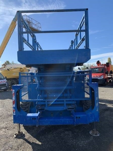 Genie GS5390 - 18m - 4x4 - Diesel - Scissor lift: picture 3 Genie GS5390 - 18m - 4x4 - Diesel - Scissor lift: picture 3