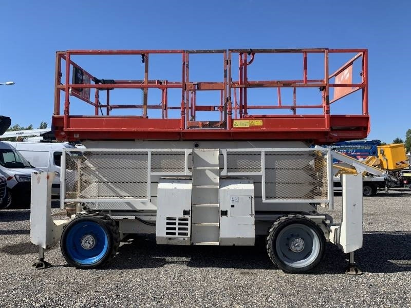 Genie GS5390 - 18m - 4x4 - Diesel - Scissor lift: picture 4 Genie GS5390 - 18m - 4x4 - Diesel - Scissor lift: picture 4