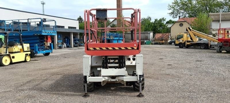 Haulotte Compact 10 DX - 4x4 - 10m - diesel - Scissor lift: picture 3 Haulotte Compact 10 DX - 4x4 - 10m - diesel - Scissor lift: picture 3