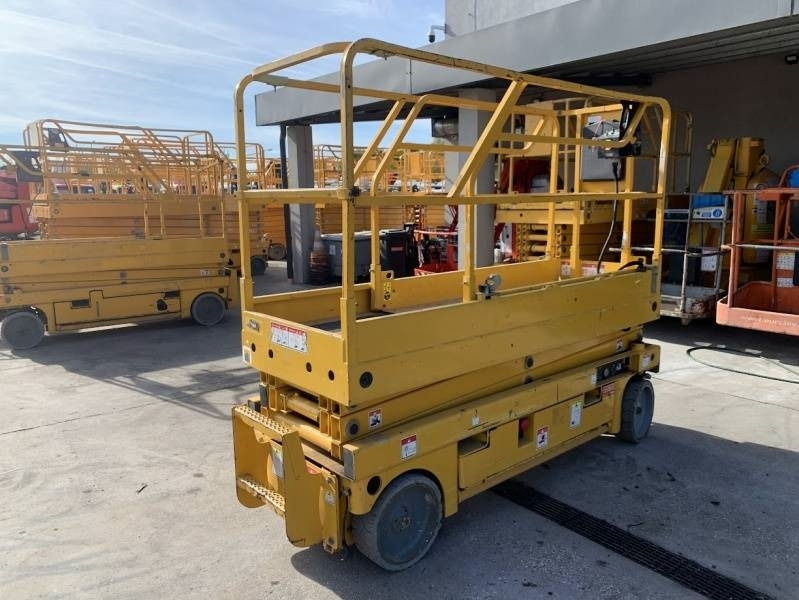 Haulotte Compact 8 - 8m, electric - Scissor lift: picture 2 Haulotte Compact 8 - 8m, electric - Scissor lift: picture 2