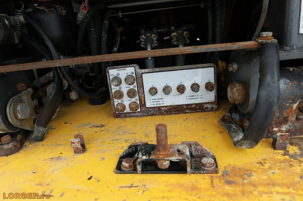 Bulldozer New Holland D 180: picture 22