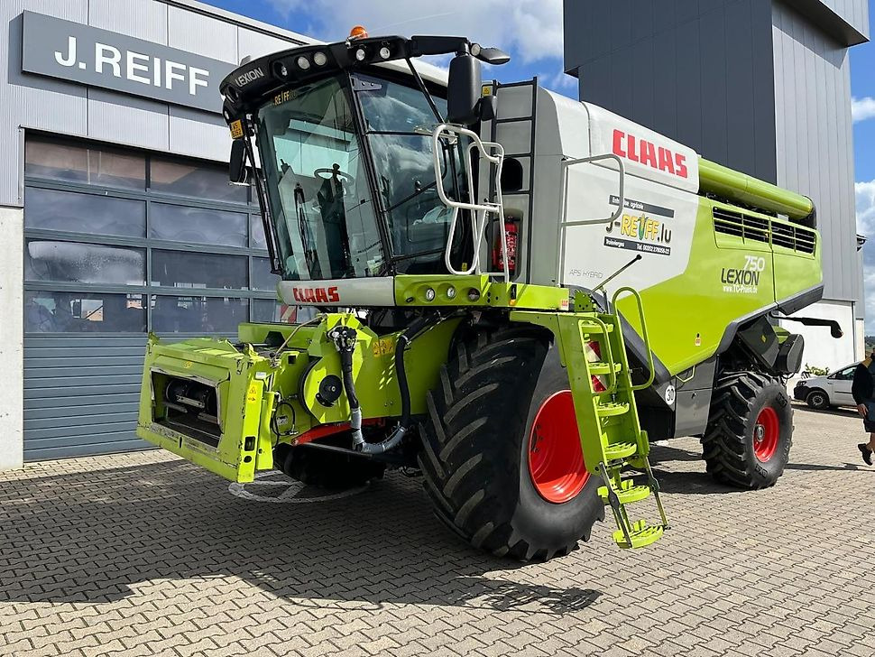 J.Reiff Sarl
Herr Stefan Neukirch - 77 Z.I in den - Combine harvester: picture 2 J.Reiff Sarl
Herr Stefan Neukirch - 77 Z.I in den - Combine harvester: picture 2