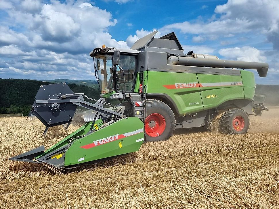 J.Reiff Sarl
Herr Stefan Neukirch - 77 Z.I in den - Combine harvester: picture 2 J.Reiff Sarl
Herr Stefan Neukirch - 77 Z.I in den - Combine harvester: picture 2