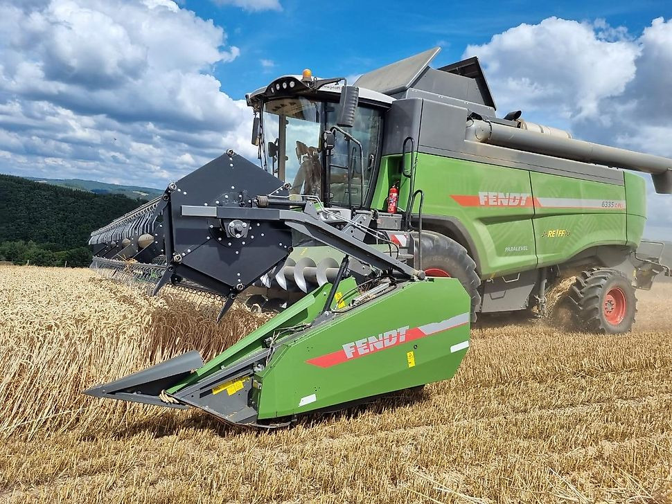 J.Reiff Sarl
Herr Stefan Neukirch - 77 Z.I in den - Combine harvester: picture 1 J.Reiff Sarl
Herr Stefan Neukirch - 77 Z.I in den - Combine harvester: picture 1