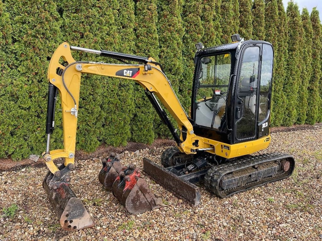 CAT 302.7D CR - Mini excavator: picture 1 CAT 302.7D CR - Mini excavator: picture 1