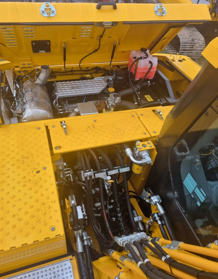 New Crawler excavator JCB 150X: picture 9