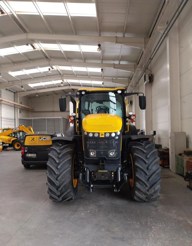 JCB 8330 iCon - Farm tractor: picture 2 JCB 8330 iCon - Farm tractor: picture 2