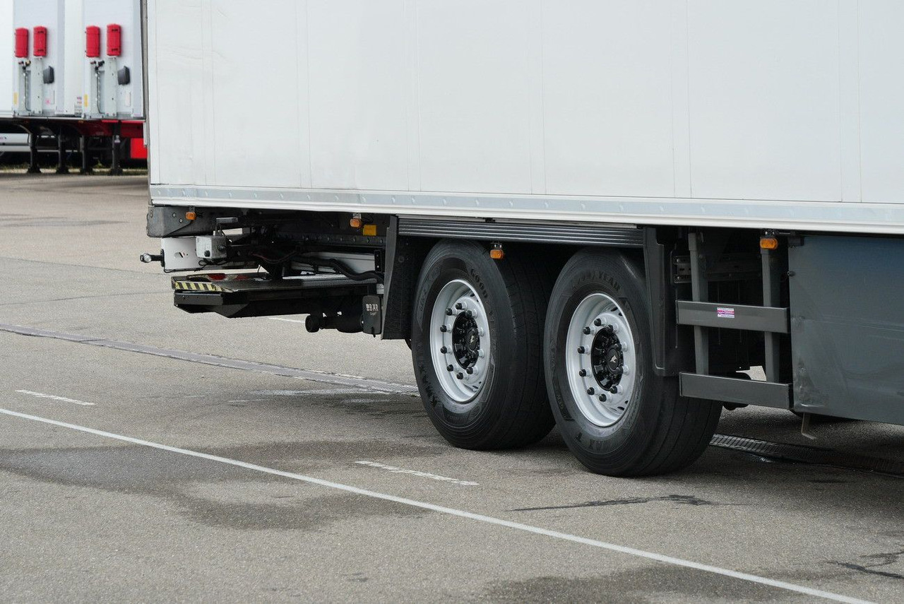 Schmitz Cargobull SKO 18 /BI TEMP / LBW BÄR / FP45 /VECTOR 1950 MT - Closed box semi-trailer: picture 5 Schmitz Cargobull SKO 18 /BI TEMP / LBW BÄR / FP45 /VECTOR 1950 MT - Closed box semi-trailer: picture 5