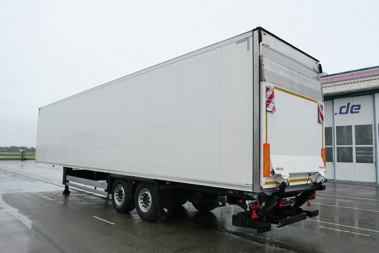 Schmitz Cargobull SKO 18 /LBW BÄR 2500 kg / CARRIER 1550 / LIFT - Refrigerator semi-trailer: picture 1 Schmitz Cargobull SKO 18 /LBW BÄR 2500 kg / CARRIER 1550 / LIFT - Refrigerator semi-trailer: picture 1