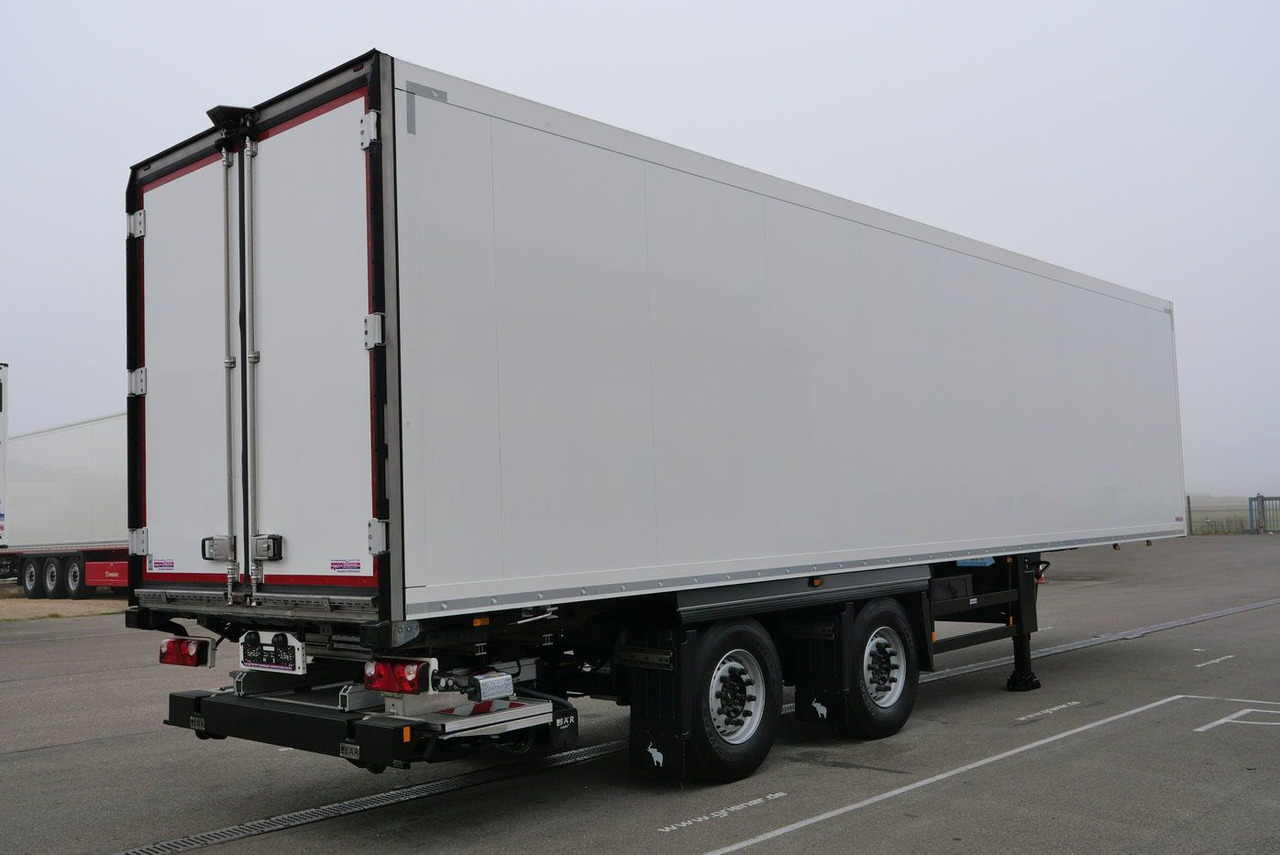 Schmitz Cargobull SKO 18/ LZG CITY FP 45 / LBW 2000 kg / CARR /TRI - Closed box semi-trailer: picture 2 Schmitz Cargobull SKO 18/ LZG CITY FP 45 / LBW 2000 kg / CARR /TRI - Closed box semi-trailer: picture 2