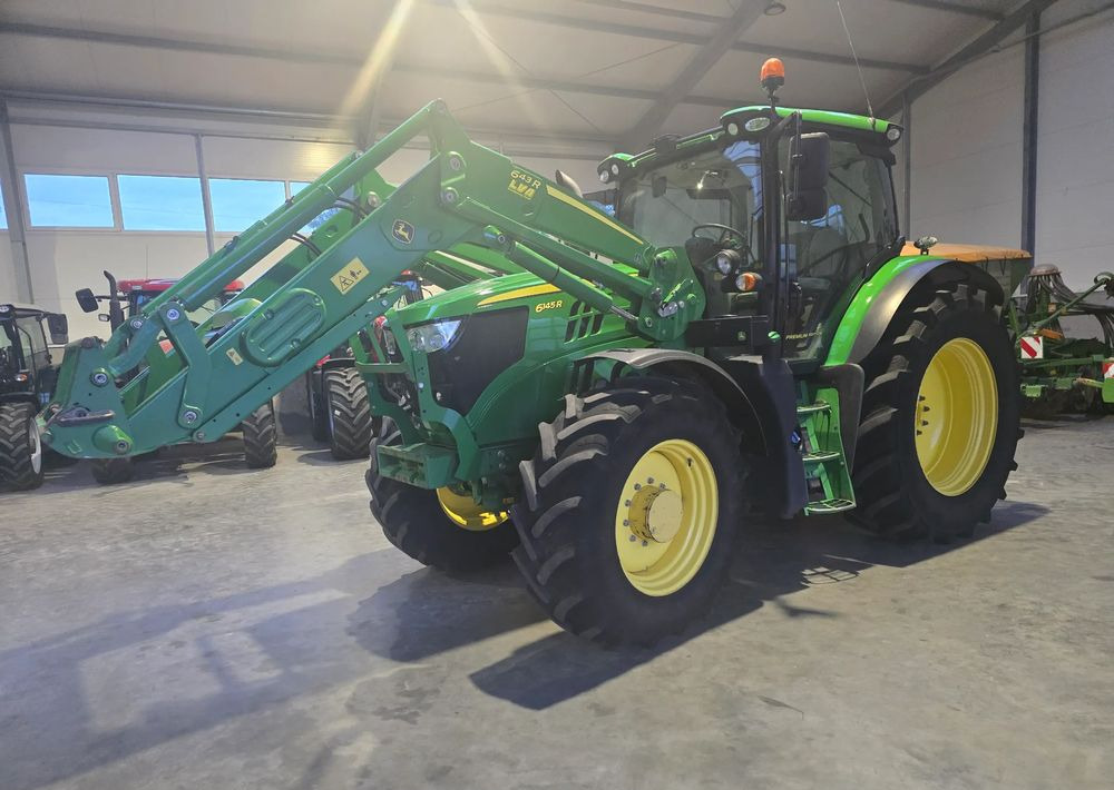 John Deere 6145 R - Farm tractor: picture 3 John Deere 6145 R - Farm tractor: picture 3