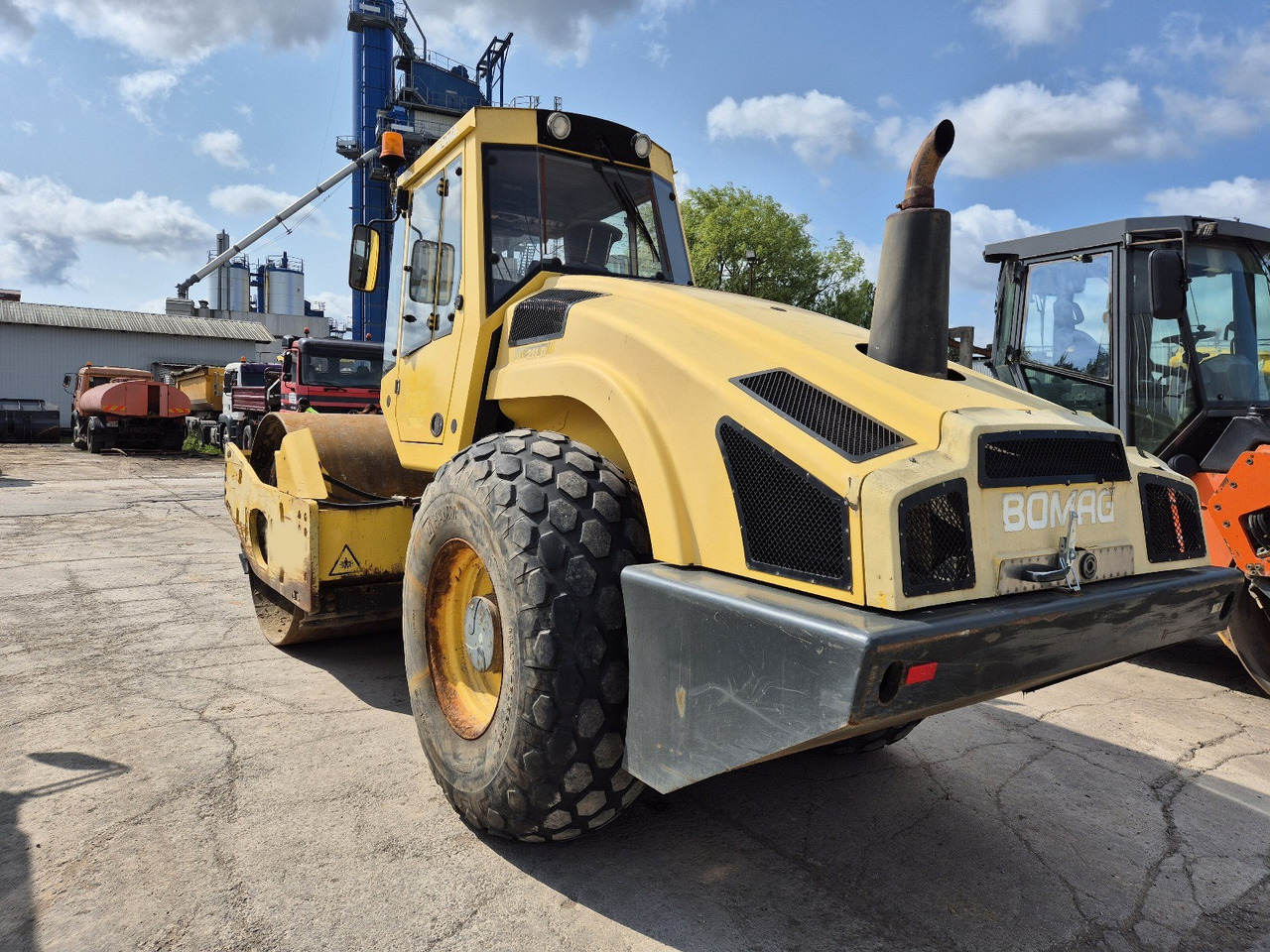 BOMAG BW211 D-4 - Compactor: picture 3 BOMAG BW211 D-4 - Compactor: picture 3
