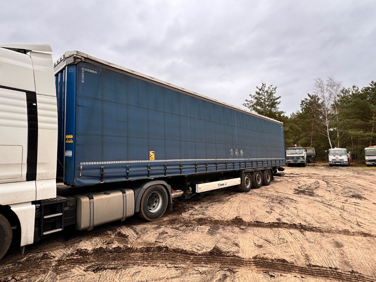 Curtainsider semi-trailer Krone SDP 27 ELB4-CS: picture 6