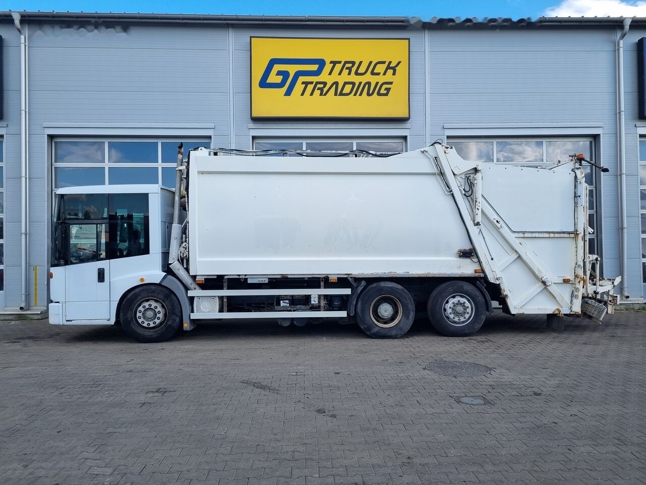 Mercedes-Benz Econic - Garbage truck: picture 2 Mercedes-Benz Econic - Garbage truck: picture 2