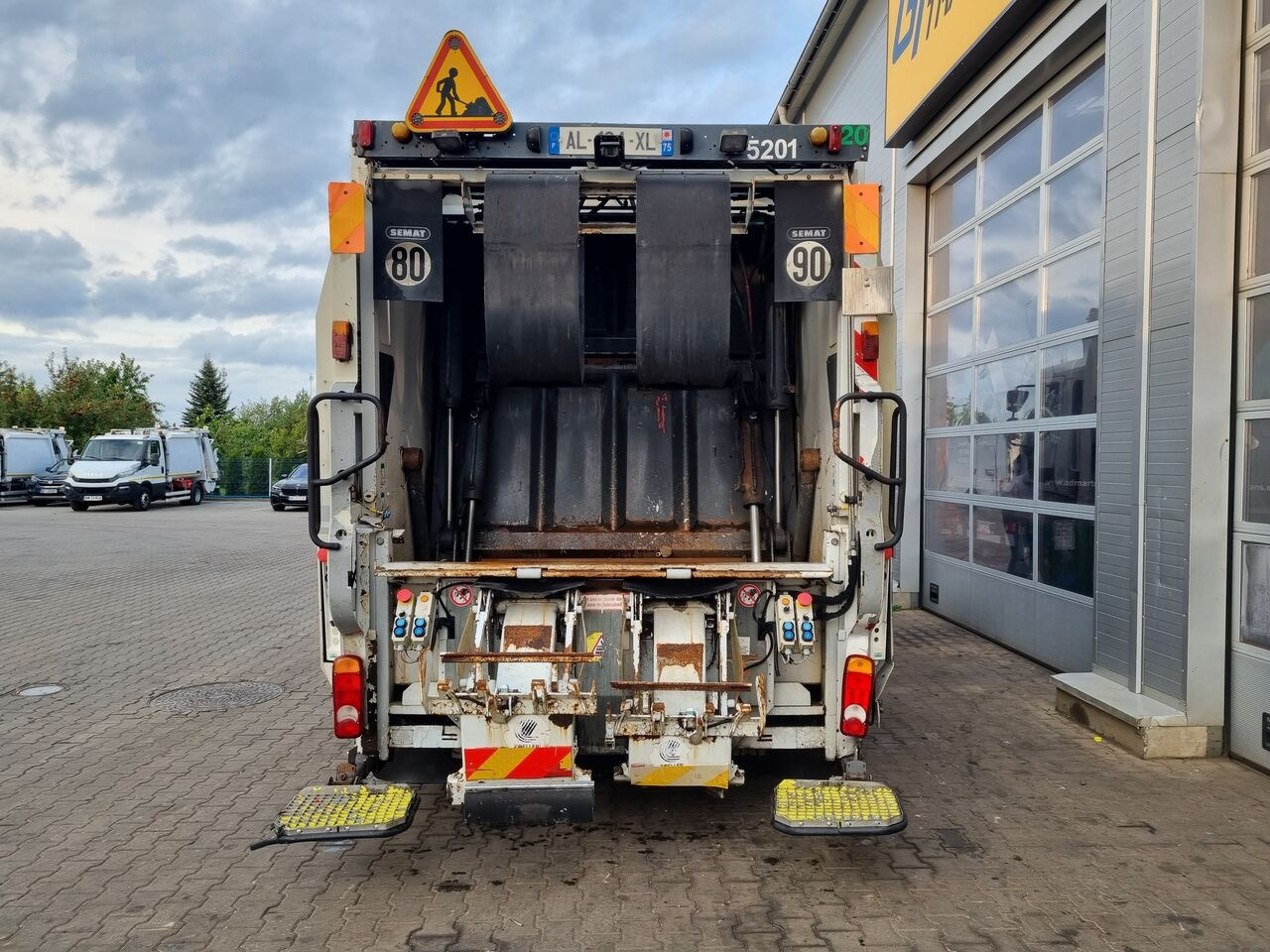 Garbage truck Renault Premium CNG: picture 8